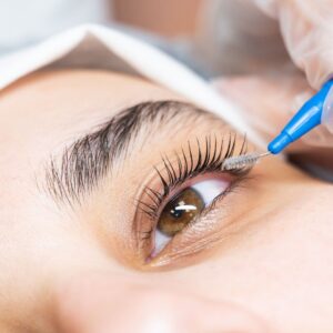 Lash lifting in hawthorn